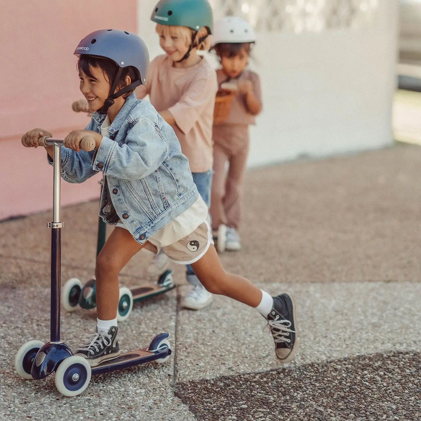 Banwood 3-Wheeled Scooter Navy - Image 5