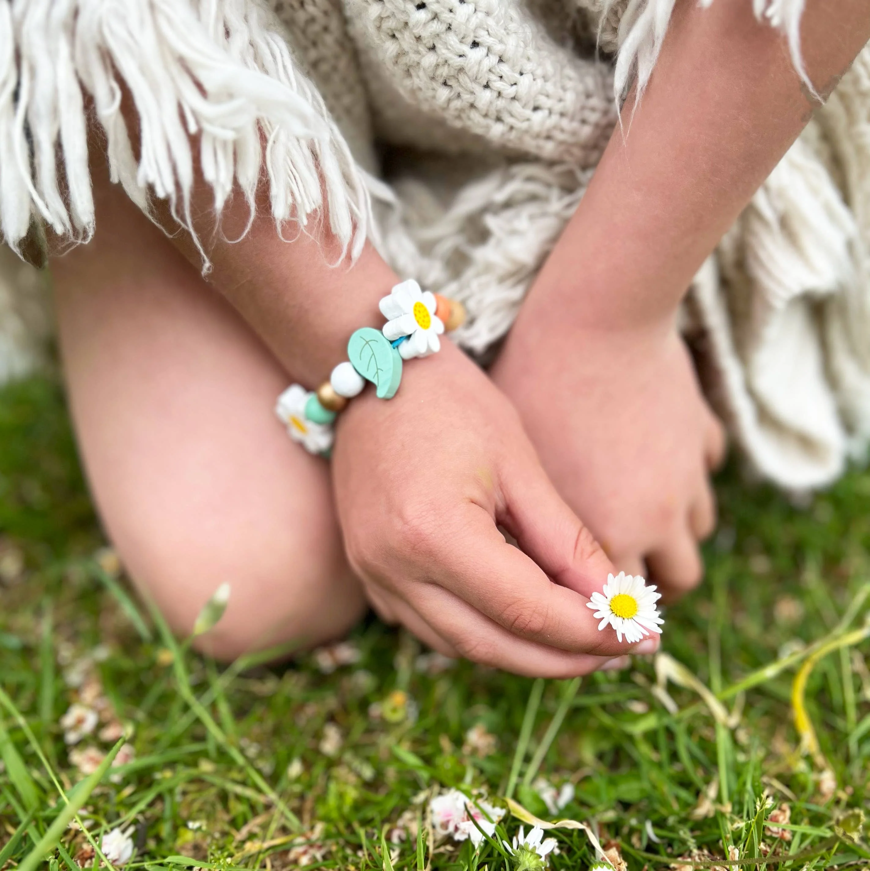 Cotton Twist Make Your Own Daisy Chain Bracelet - Image 2