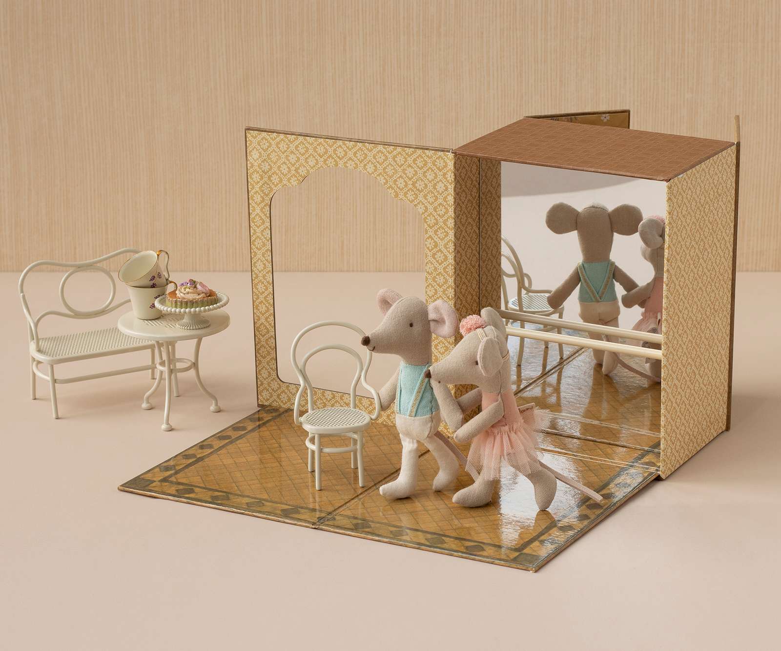 Maileg Ballet mice in dance studio, Little sister and brother - Image 4