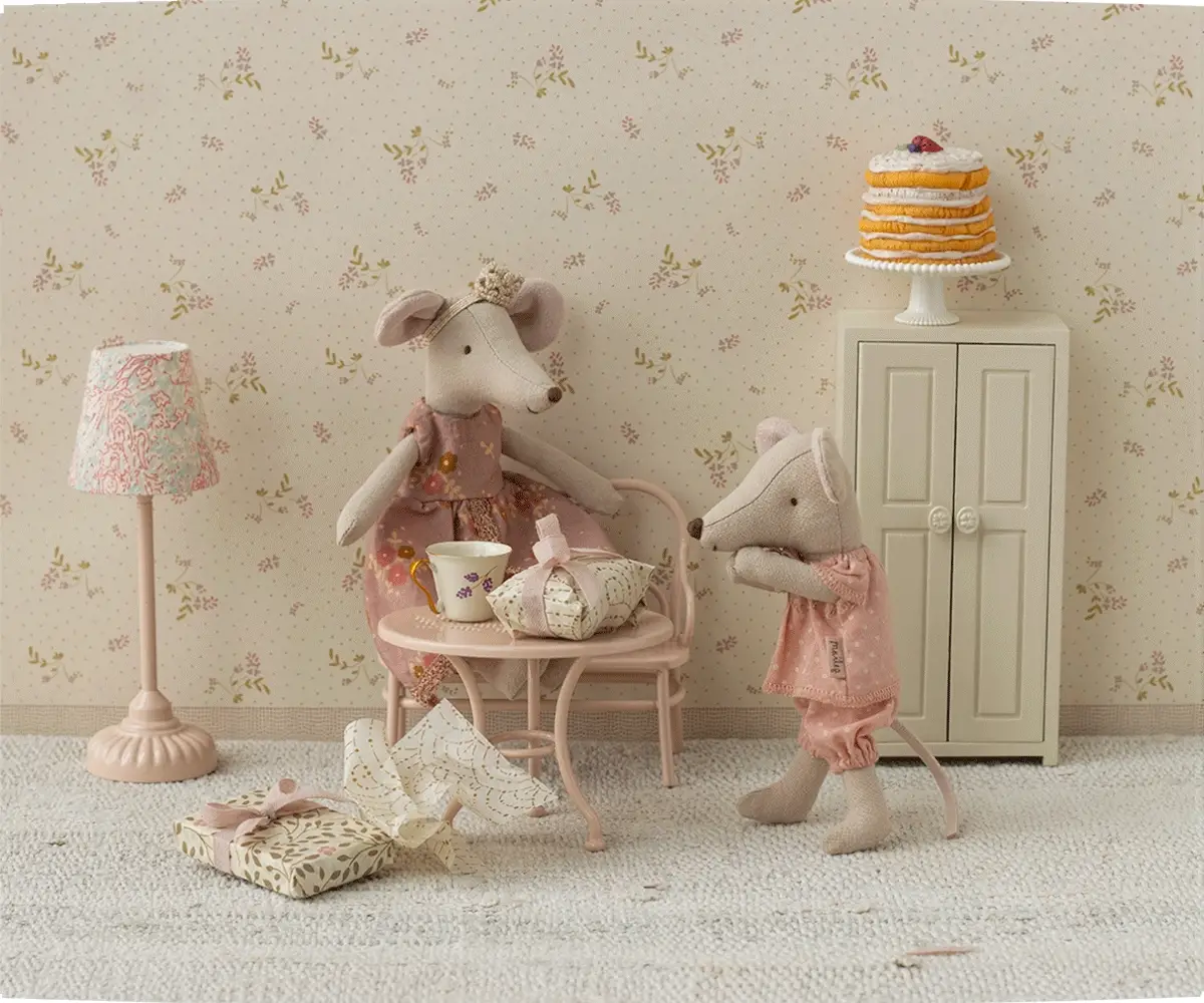 Maileg Big sister mouse in matchbox, Pink Spotty Outfit - Image 2
