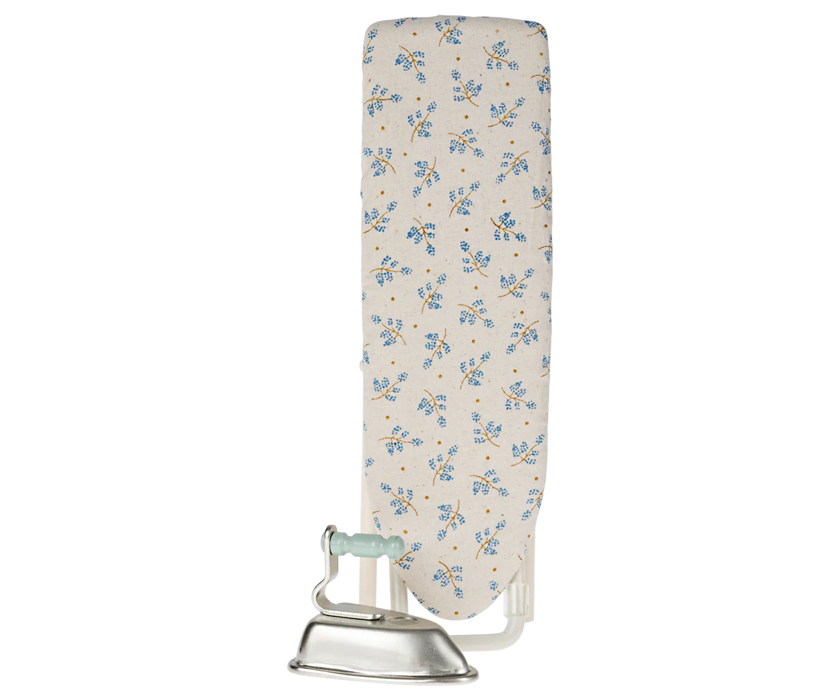 Maileg miniature iron and ironing board - Image 3