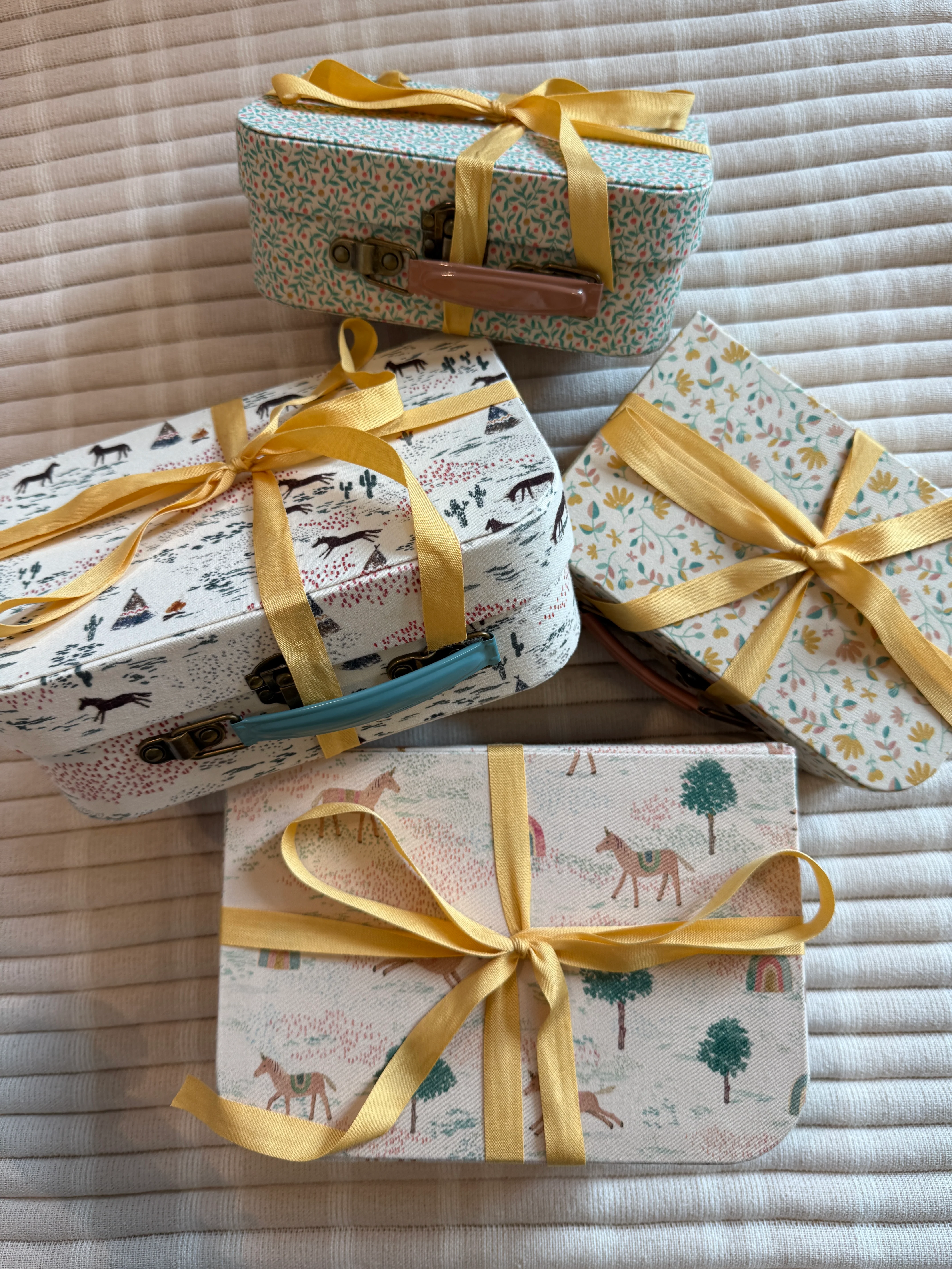 Maileg Pony Suitcase Gift Set - Image 2