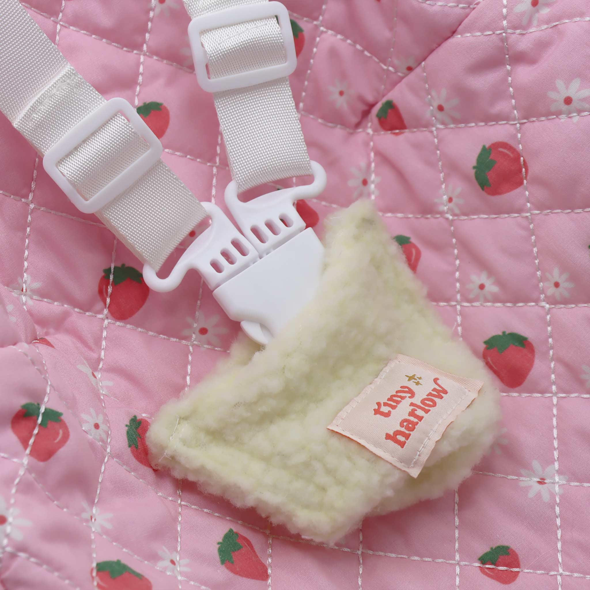 Tiny Harlow Car Seat - Strawberry Picnic - Image 4