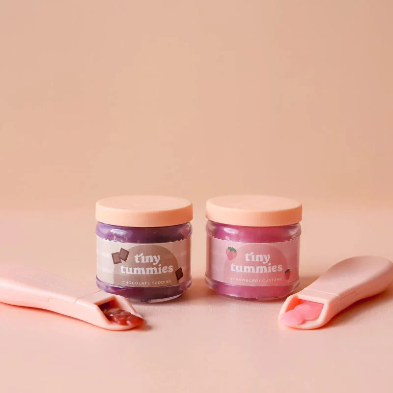 Tiny Harlow Tiny Tummies Strawberry Custard Food Jar & Spoon Set - Image 3