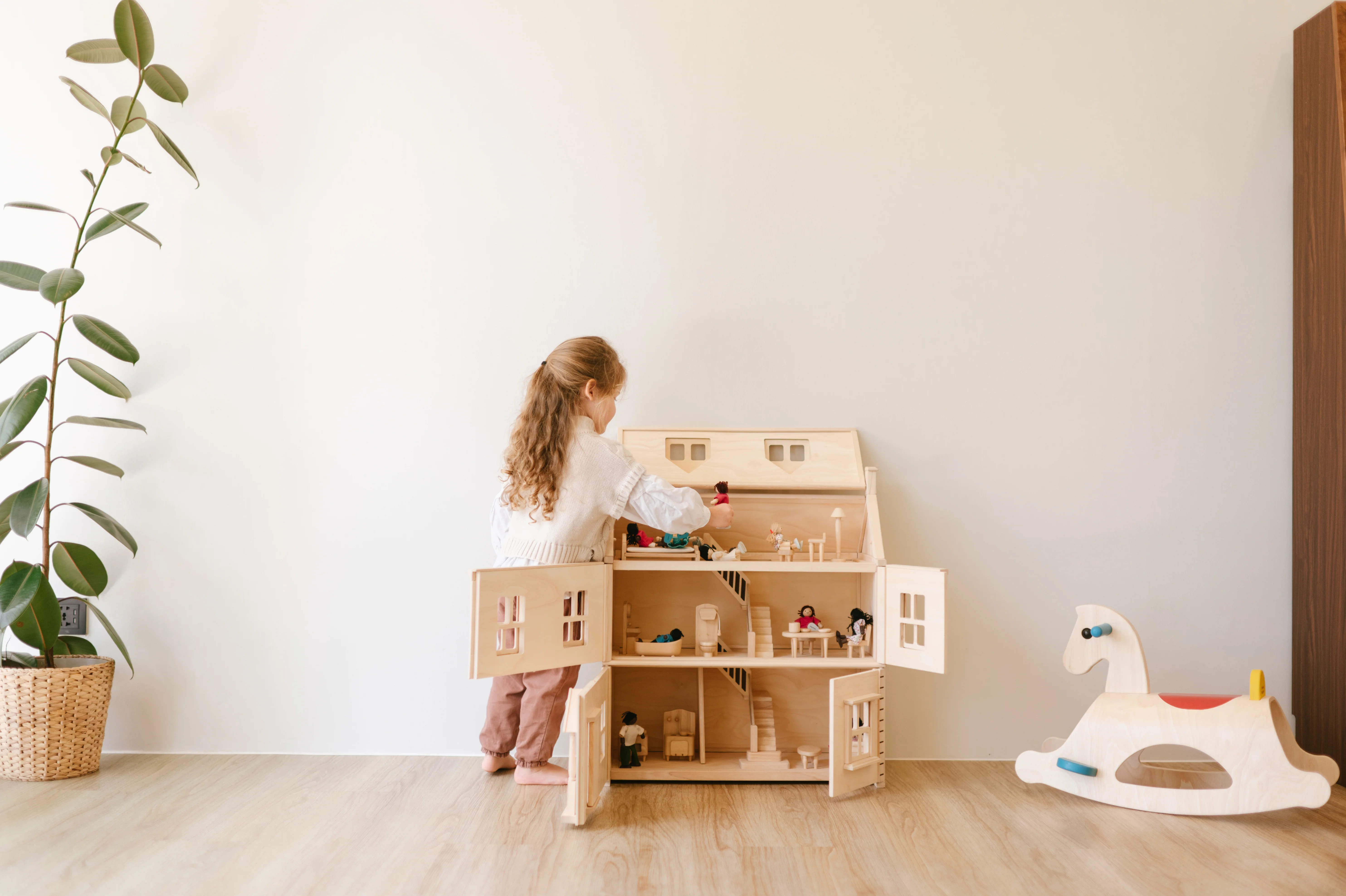 PlanToys Victorian Doll's House - Wooden Toy Dollhouse - Image 8